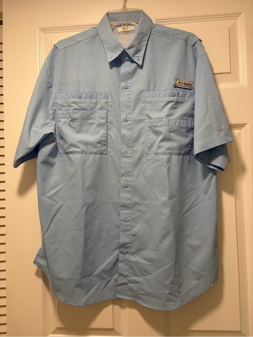 Columbia Men’s Light Blue Short-Sleeve Button-Down Fishing Shirt